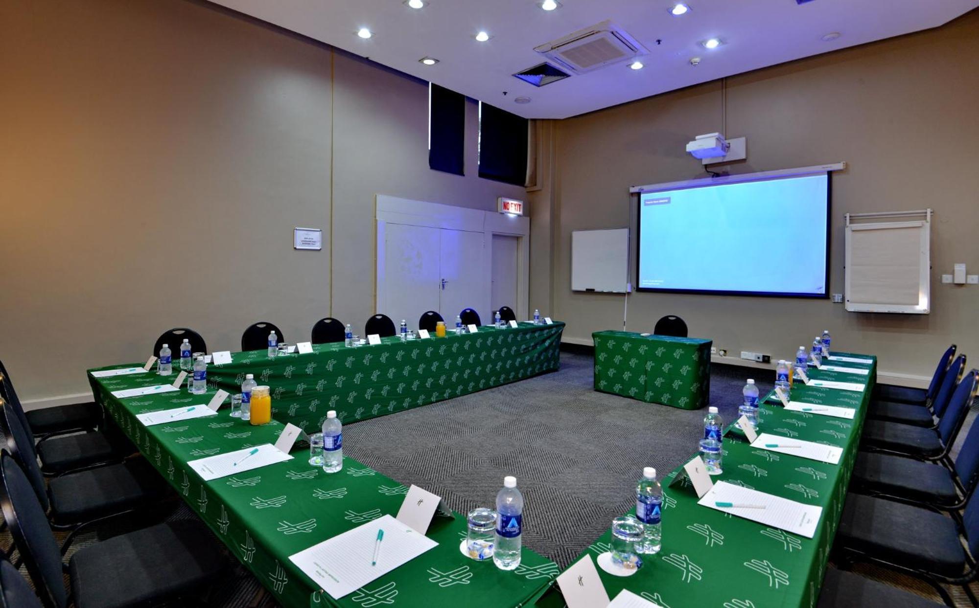 Holiday Inn - Harare By Ihg Exterior foto